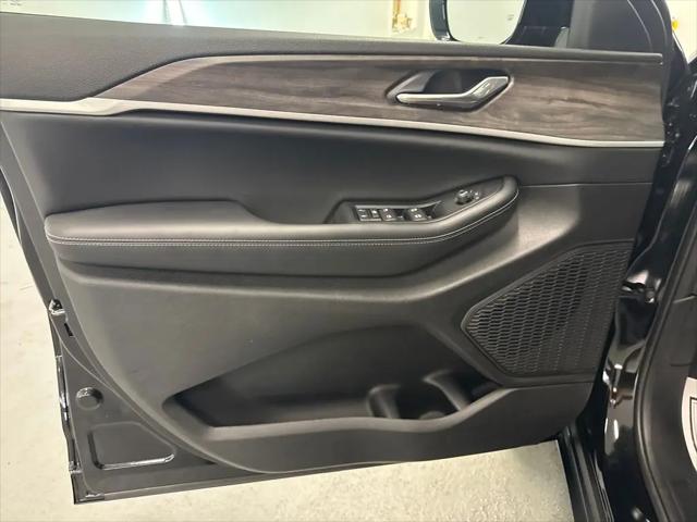 2026 Jeep Grand Cherokee Altitude 4x2