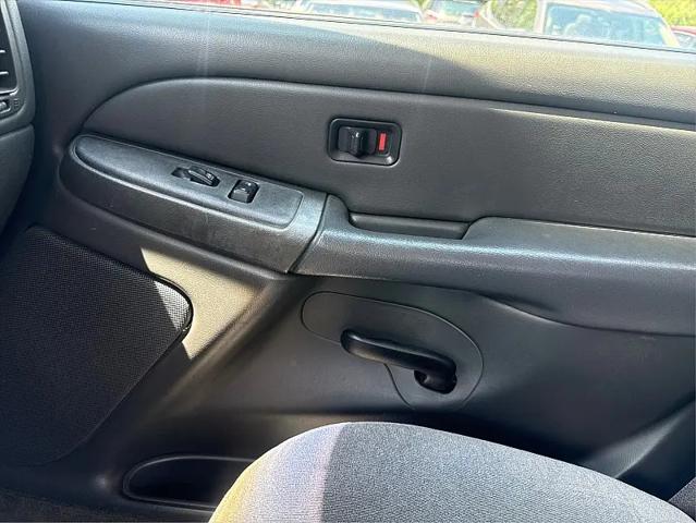 2004 Chevrolet Silverado 2500HD LS