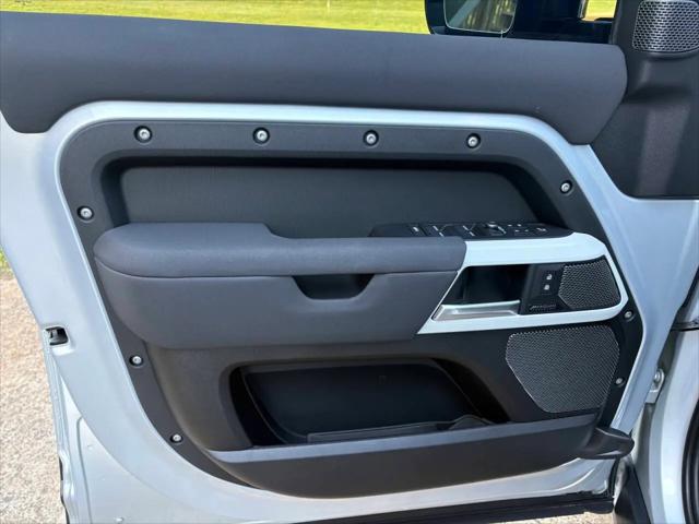 2023 Land Rover Defender 110 SE