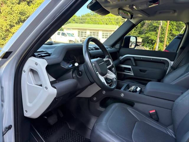 2023 Land Rover Defender 110 SE