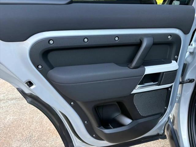 2023 Land Rover Defender 110 SE