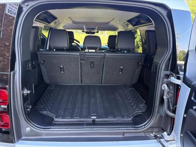 2023 Land Rover Defender 110 SE