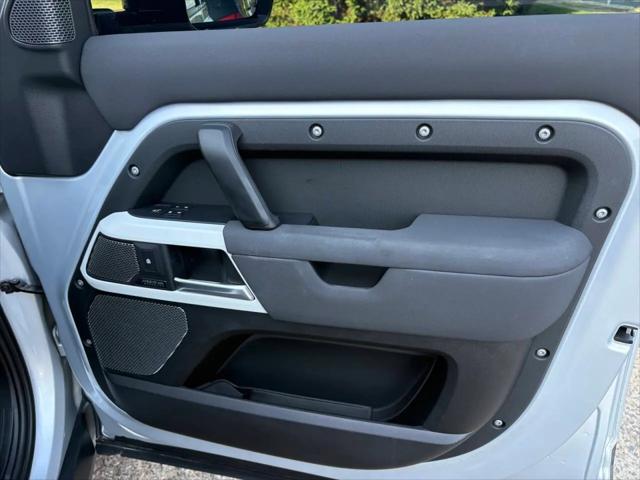 2023 Land Rover Defender 110 SE