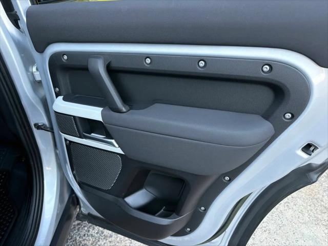 2023 Land Rover Defender 110 SE