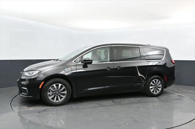 2023 Chrysler Pacifica Hybrid Touring L