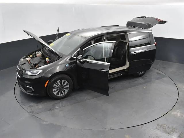 2023 Chrysler Pacifica Hybrid Touring L