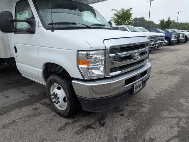 2027 Ford E-Series Cutaway E-450