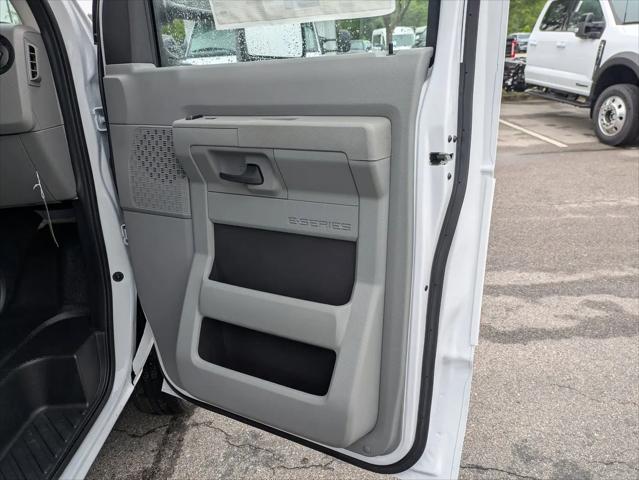 2027 Ford E-Series Cutaway E-450