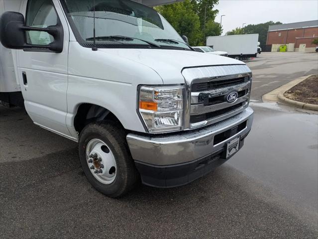 2027 Ford E-Series Cutaway E-450