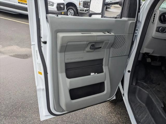 2027 Ford E-Series Cutaway E-450