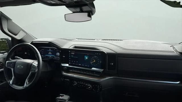 2024 Chevrolet Silverado 1500 4WD Crew Cab Short Bed RST