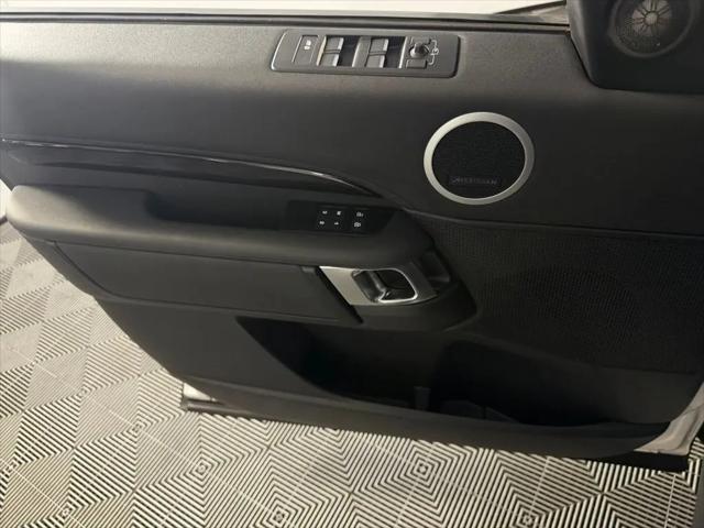 2024 Land Rover Discovery P300 S
