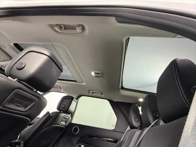 2024 Land Rover Discovery P300 S