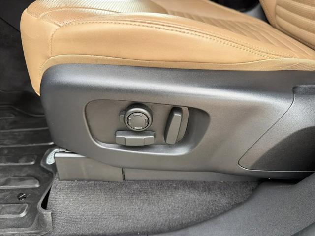 2023 Land Rover Discovery P360 Metropolitan Edition