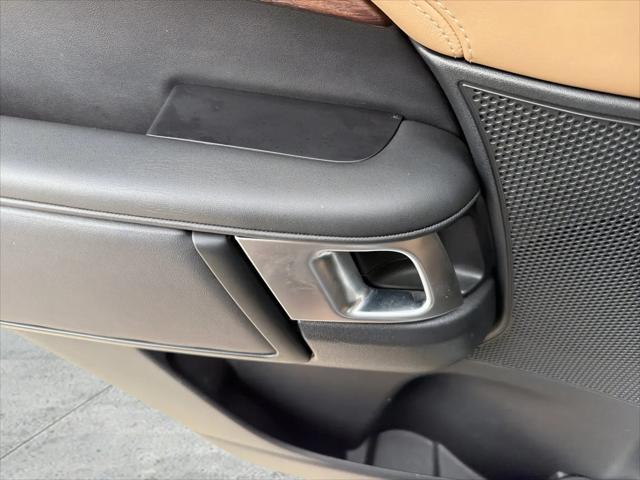 2023 Land Rover Discovery P360 Metropolitan Edition