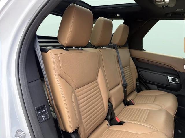 2023 Land Rover Discovery P360 Metropolitan Edition