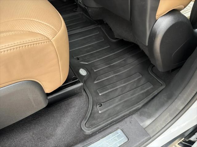 2023 Land Rover Discovery P360 Metropolitan Edition