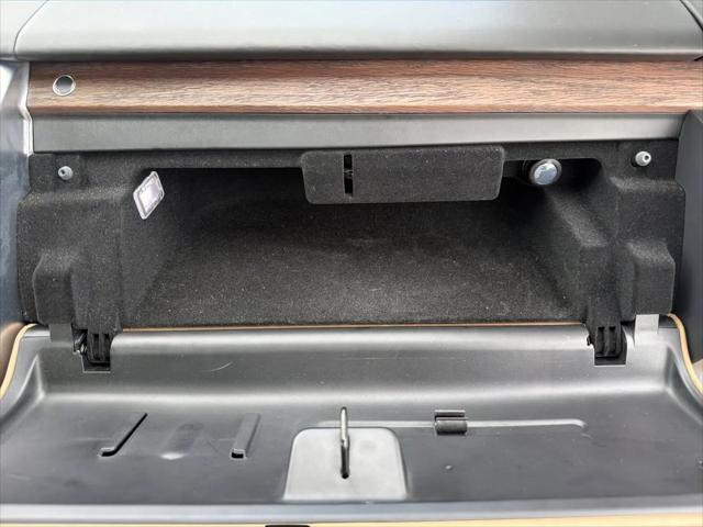 2023 Land Rover Discovery P360 Metropolitan Edition