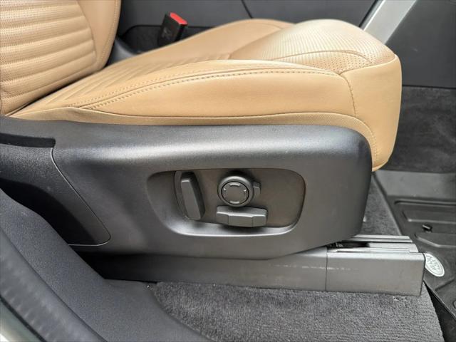 2023 Land Rover Discovery P360 Metropolitan Edition
