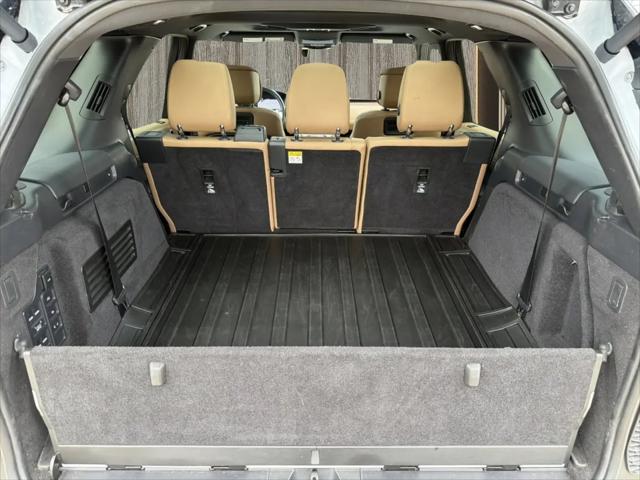 2023 Land Rover Discovery P360 Metropolitan Edition