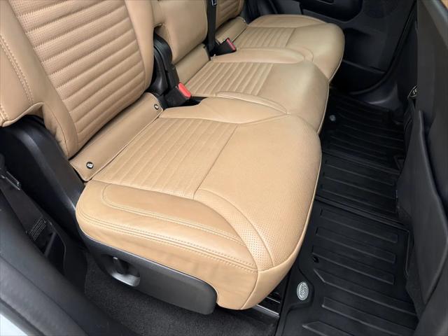 2023 Land Rover Discovery P360 Metropolitan Edition