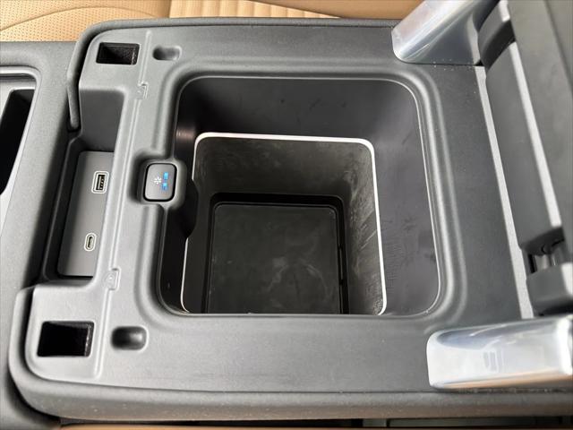 2023 Land Rover Discovery P360 Metropolitan Edition
