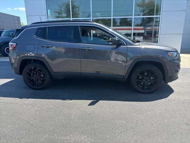 2022 Jeep Compass Latitude Lux 4x4 for sale in Shepherdsville, KY