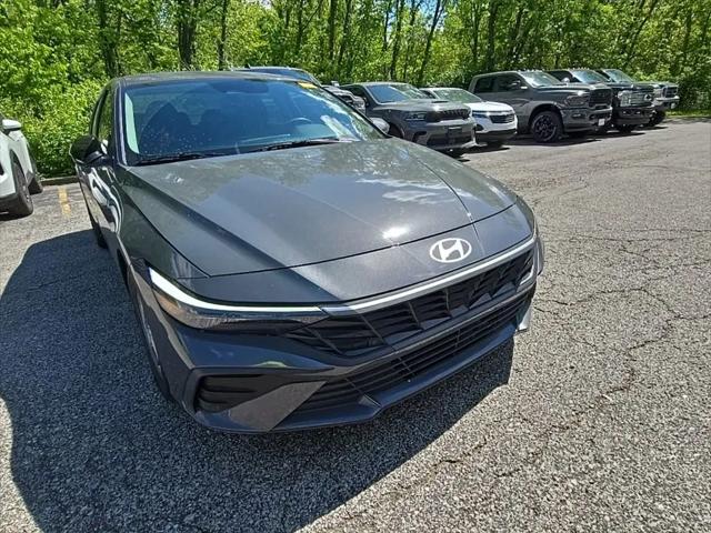 2025 Hyundai Elantra SE