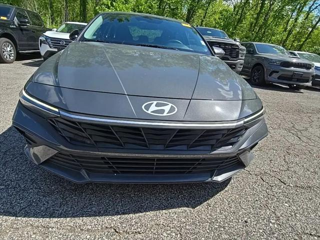 2025 Hyundai Elantra SE