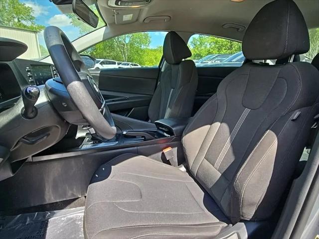 2025 Hyundai Elantra SE