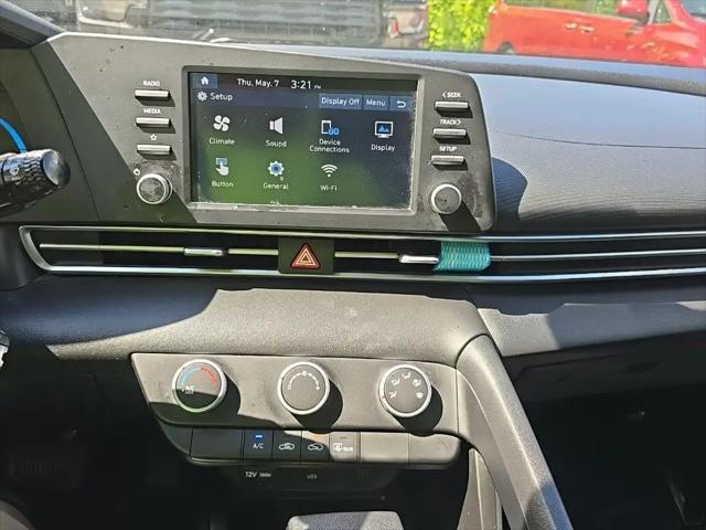 2025 Hyundai Elantra SE