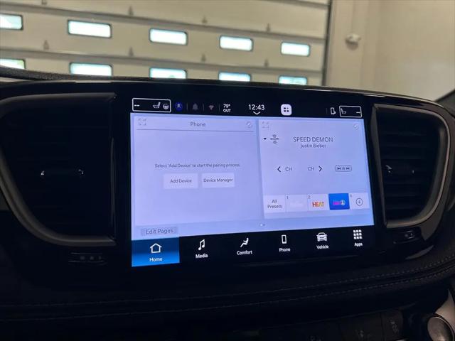 2027 Chrysler Pacifica Select