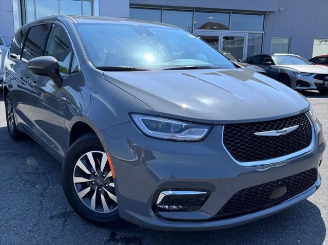 2023 Chrysler Pacifica Hybrid Touring L for sale in Inwood, NY