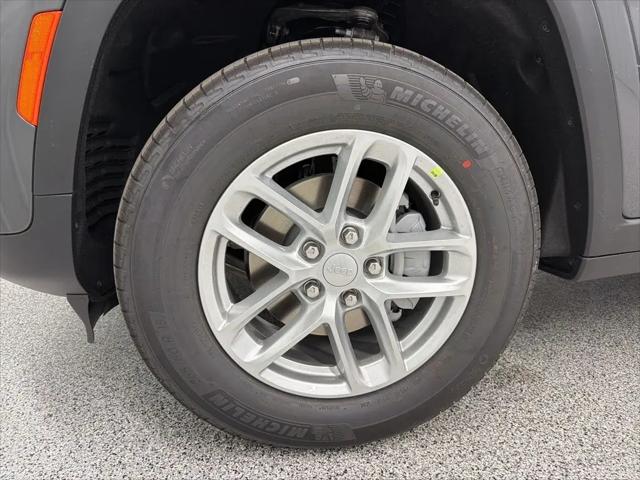2026 Jeep Grand Cherokee Laredo 4x2