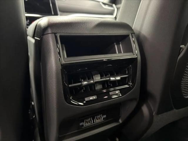 2026 Jeep Grand Cherokee Laredo 4x2