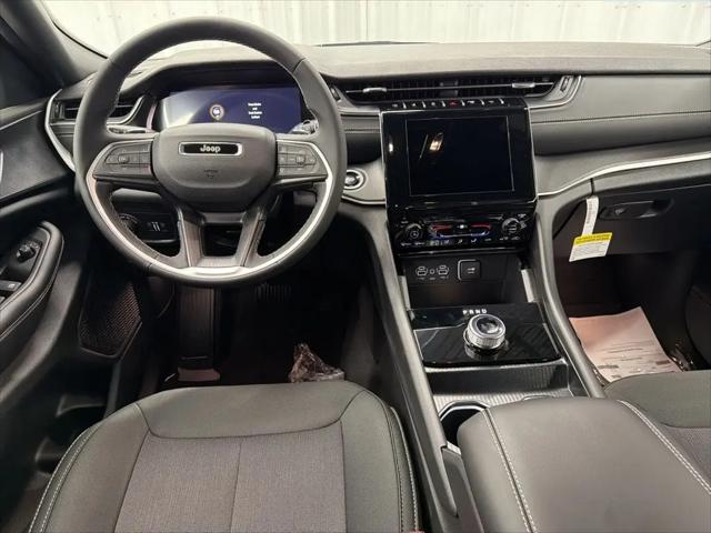 2026 Jeep Grand Cherokee Laredo 4x2