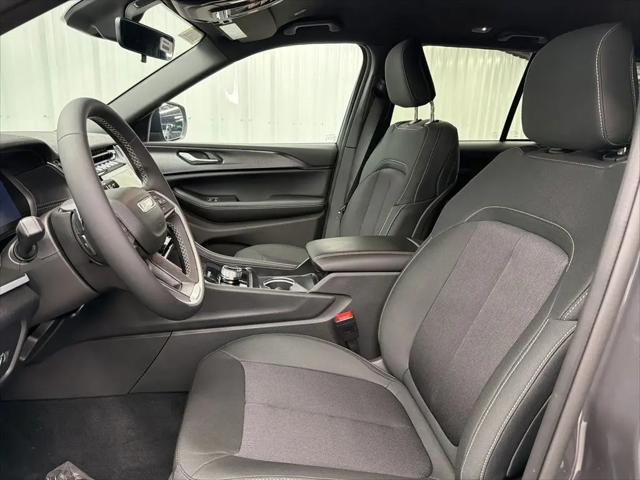 2026 Jeep Grand Cherokee Laredo 4x2