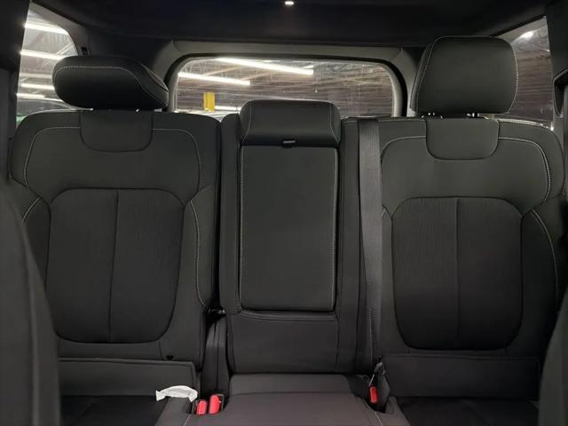 2026 Jeep Grand Cherokee Laredo 4x2