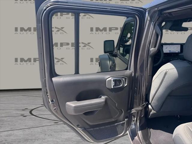2025 Jeep Wrangler 4-Door Summit 4x4