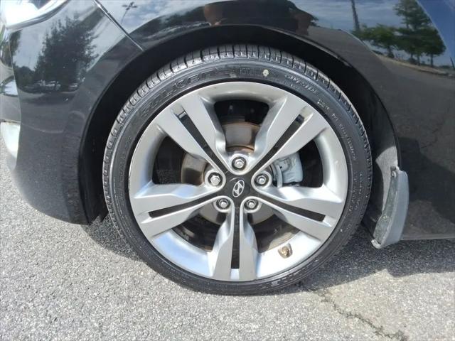 2012 Hyundai Veloster Base w/Red/Black