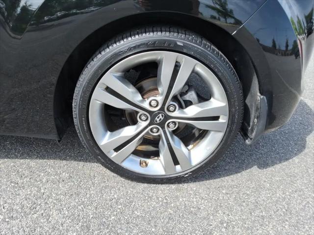 2012 Hyundai Veloster Base w/Red/Black