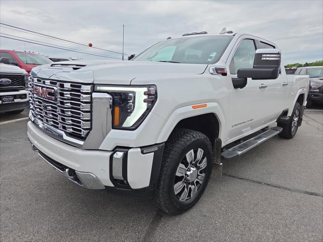 2025 GMC Sierra 3500HD 4WD Crew Cab Standard Bed Denali