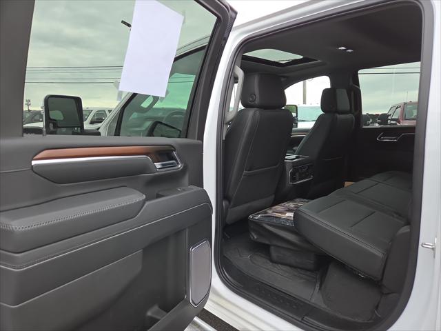 2025 GMC Sierra 3500HD 4WD Crew Cab Standard Bed Denali