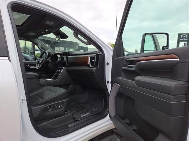 2025 GMC Sierra 3500HD 4WD Crew Cab Standard Bed Denali