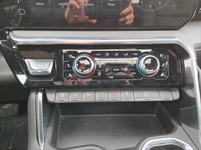 2025 GMC Sierra 3500HD 4WD Crew Cab Standard Bed Denali