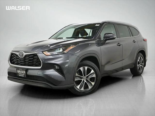 2023 Toyota Highlander XLE for sale in Burnsville, MN