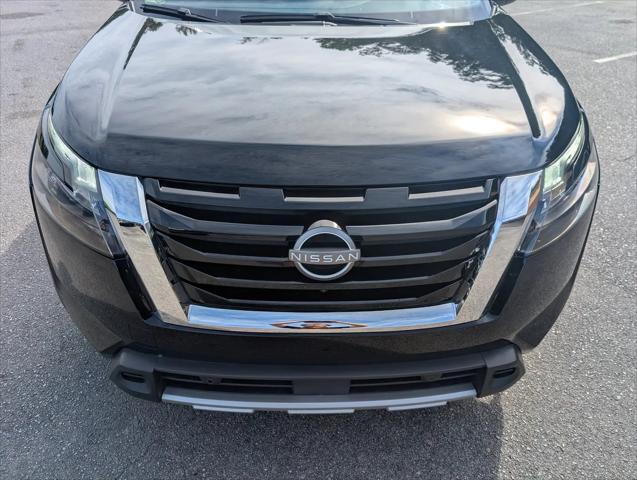2025 Nissan Pathfinder SL FWD