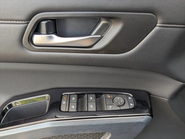 2025 Nissan Pathfinder SL FWD