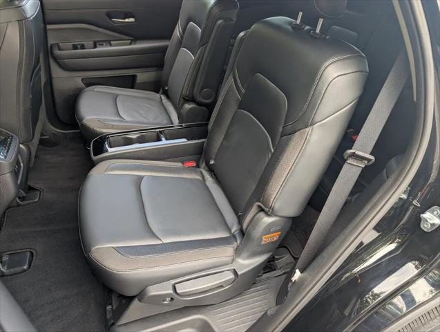 2025 Nissan Pathfinder SL FWD