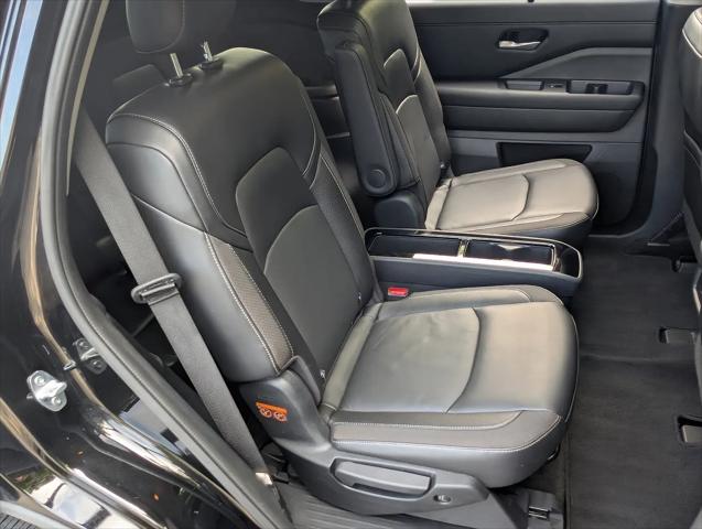 2025 Nissan Pathfinder SL FWD